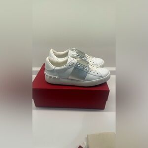 Valentino Woman’s white sneakers